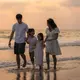 Agar anak menjadi mudah beradaptasi saat liburan, sebagai orangtua kamu dapat melakukan beberapa cara berikut ini! [Dok/freepik.com/tirachardz]