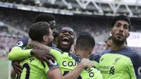 Perayaan gol pemain Liverpool dalam pertandingan melawan West Ham United di London Stadium (14/5/2017). (AFP/Daniel Leal-Olivas)
