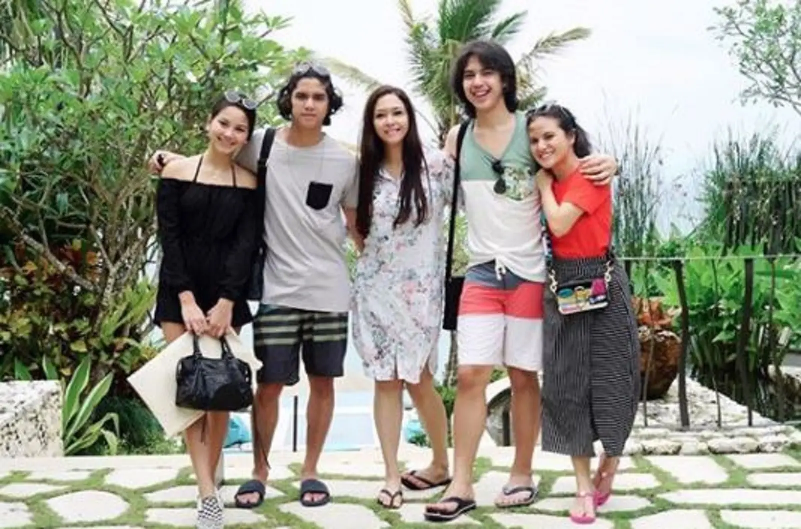 Maia Estianty mengajak dua calon mantunya liburan ke Bali (Instagram/@maiaestiantyreal)