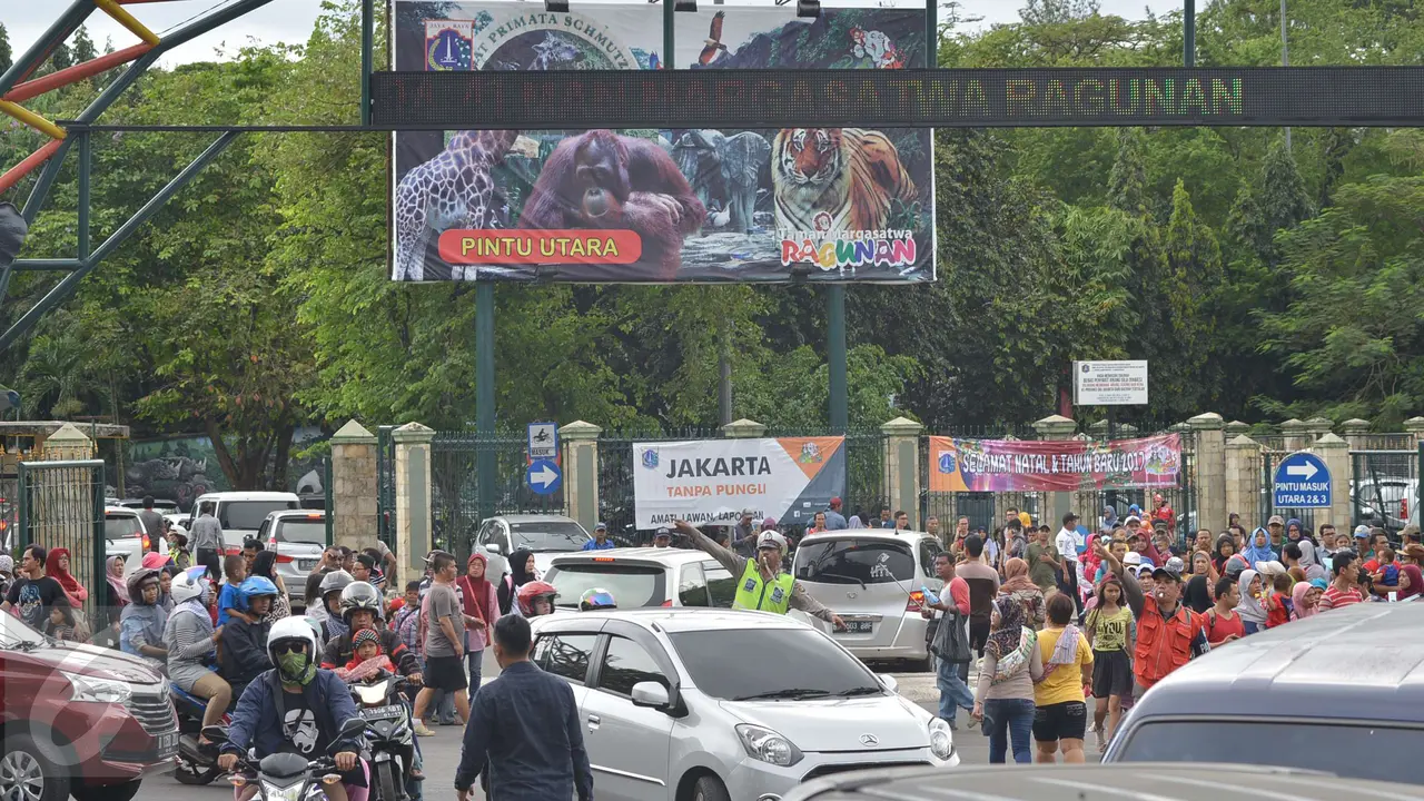 20161225- Kemacetan Mengular Menuju Ragunan-Jakarta- Helmi Afandi