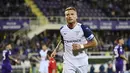 Penyerang Lazio, Ciro Immobile berselebrasi usai mencetak gol ke gawang Fiorentina selama pertandingan lanjutan Liga Serie A Italia di Artemio Franchi Stadium di Florence, Italia, Senin 10 Oktober 2022. Lazio menang telak atas tuan rumah Fiorentina 4-0. (Massimo Paolone/LaPresse via AP)