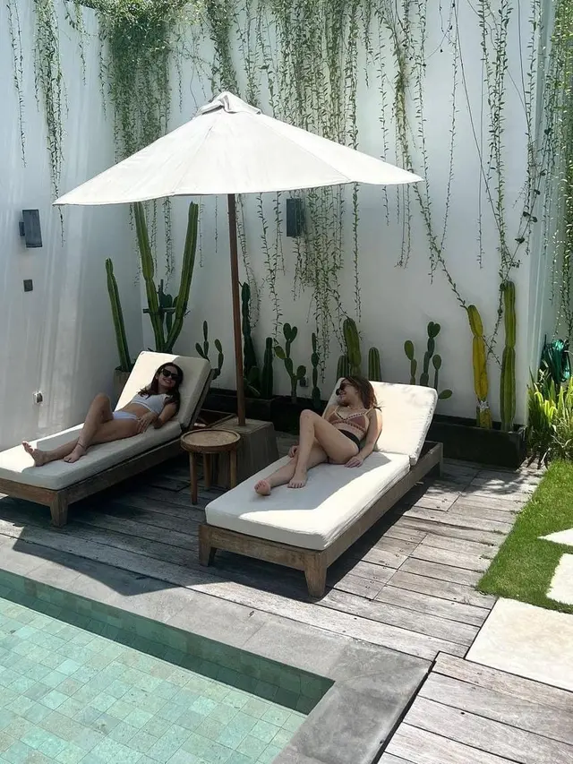 Adhisty Zara gunakan pakaian bikini di Bali