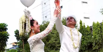 Minggu 2 Agustus 2015, pasangan Nycta Gina dan Rizky Kinos melangsungkan pernikahannya di  Gedung Arsip Nasional Republik Indonesia, jalan Gajah Mada, Taman Sari, Jakarta Barat. (Deki Prayoga/Bintang.com)