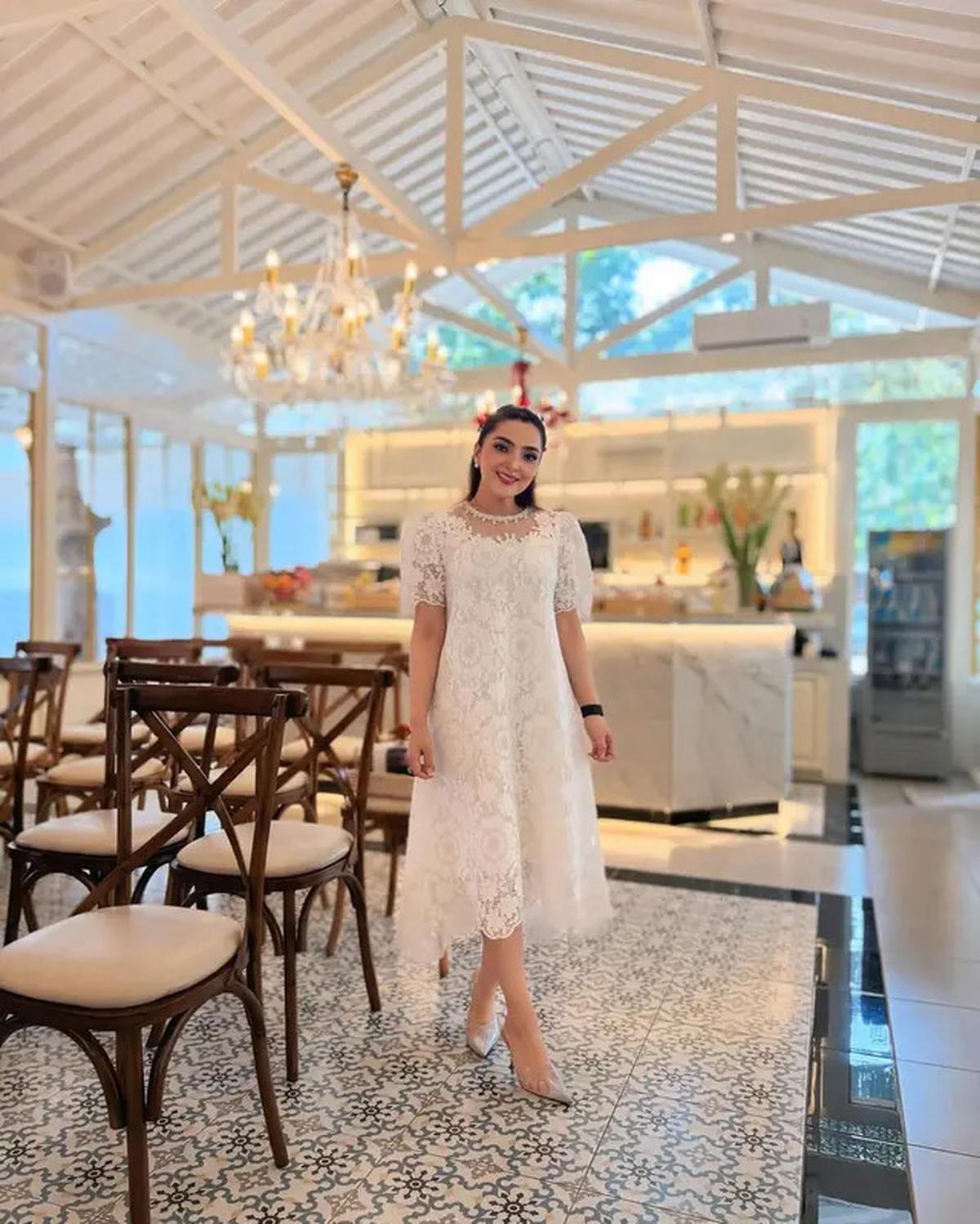 Gaya Elegan Ashanty Pakai Dress Brokat, Tampil Menawan dalam Setiap Momen