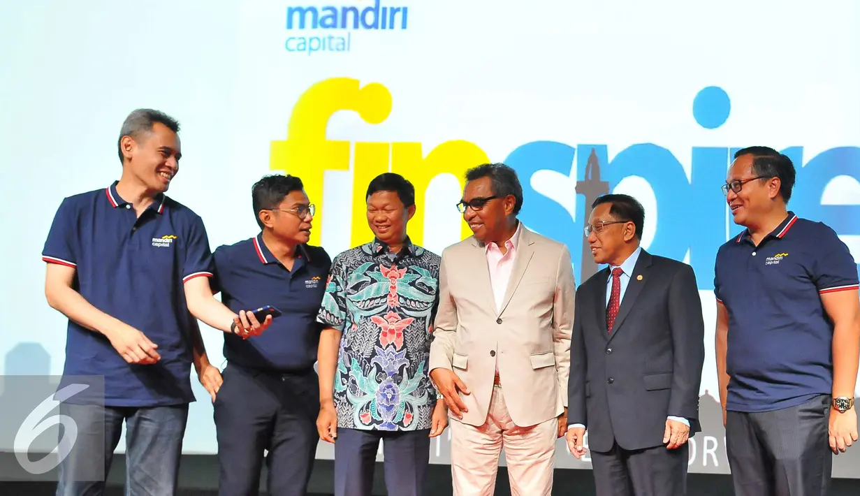 Direktur Utama Bank Mandiri Kartika Wirjoatmodjo (kanan) saat membuka pegelaran Finspire di Jakarta, Rabu (9/11). Acara ini merupakan pelatihan dan kompetisi untuk mendorong pengembangan startup di bidang financial technology. (Liputan6.com/Angga Yuniar)