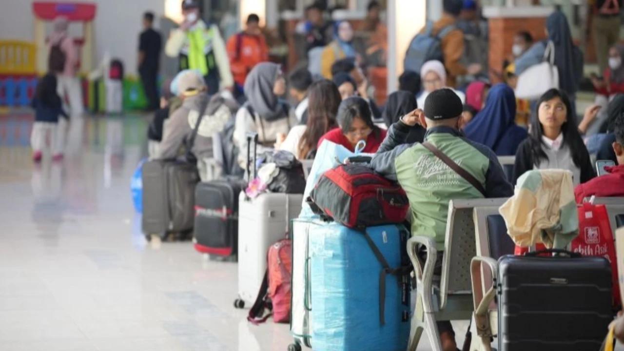 Arus Balik Lebaran 2026, Penumpang Kereta Api ke Jakarta Tembus 53 Ribu Orang per Hari