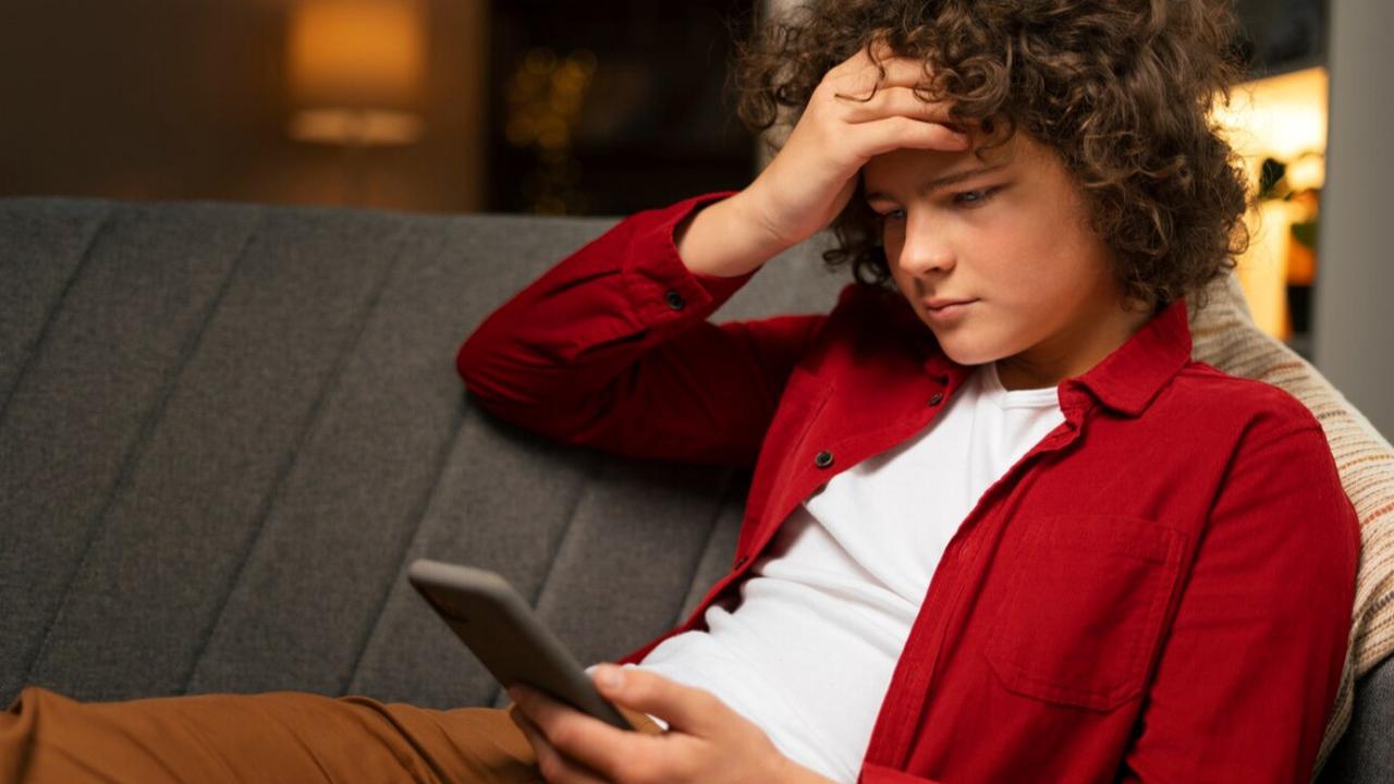 Layar yang Menyisakan Luka, Menggali Keterkaitan Antara Gadget dan Kesehatan Mental Anak