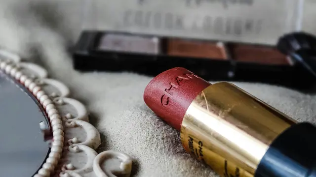 Tips Makeup Dewy Skin untuk Tampil Lebih Glowing dan Natural.