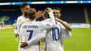Para pemain Prancis merayakan gol yang dicetak oleh Kylian Mbappe ke gawang Swedia pada laga UEFA Nations League di Friends Arena, Minggu (6/9/2020). Prancis menang 1-0 atas Swedia. (Christine Olsson/TT via AP)