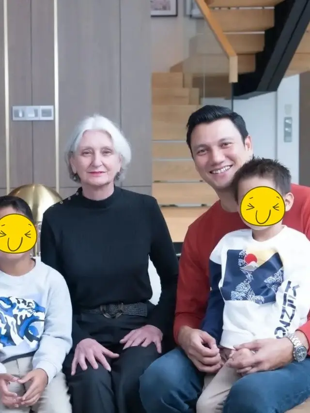 Berasal dari Jerman, Ini 6 Potret Christian Sugiono dan Ibunda