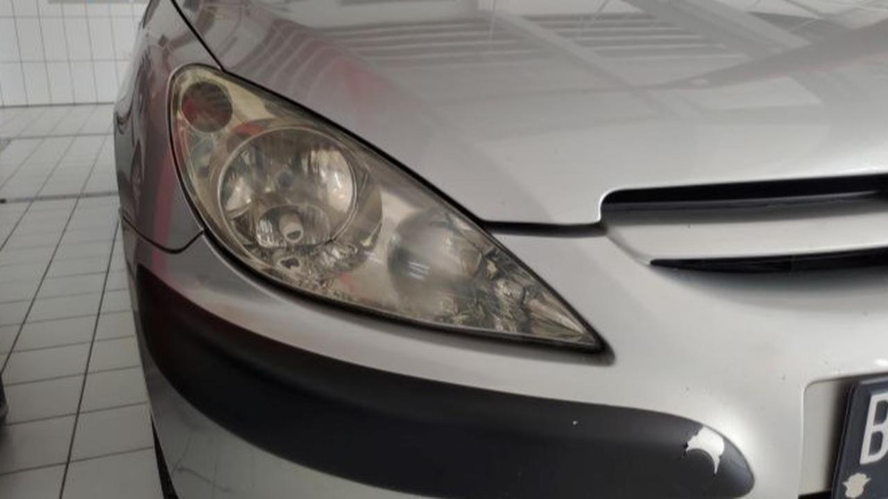 Risiko Lampu Kendaraan Berkabut, Ini Solusi untuk Mengatasinya