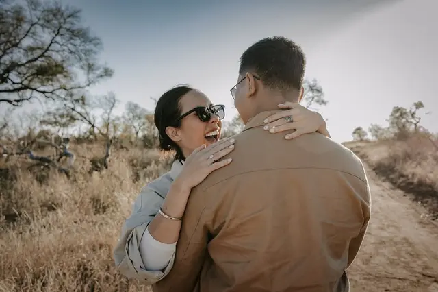 Cinta bersemi di Savana, ini perjalanan cinta Darma Mangkuluhur dan Patricia Schuldtz yang bikin iri