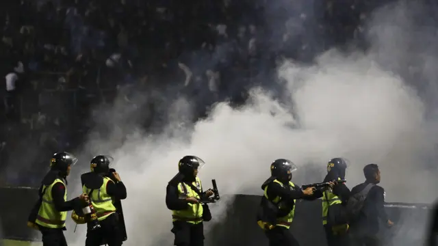 Foto: Nasib Malang Sepak Bola Indonesia, 127 Orang Kehilangan Nyawa di Stadion Kanjuruhan