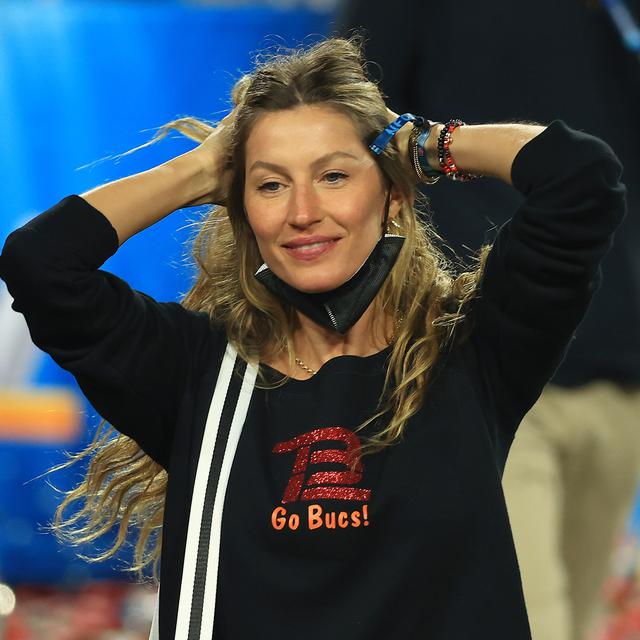 5 Potret Menawan Gisele Bundchen Wags Super Bowl Lv Yang Pernah Bercita Cita Jadi Atlet Voli Bola Liputan6 Com He is the son of nfl football legend player tom about john edward's mother bridget moynahan. 5 potret menawan gisele bundchen wags