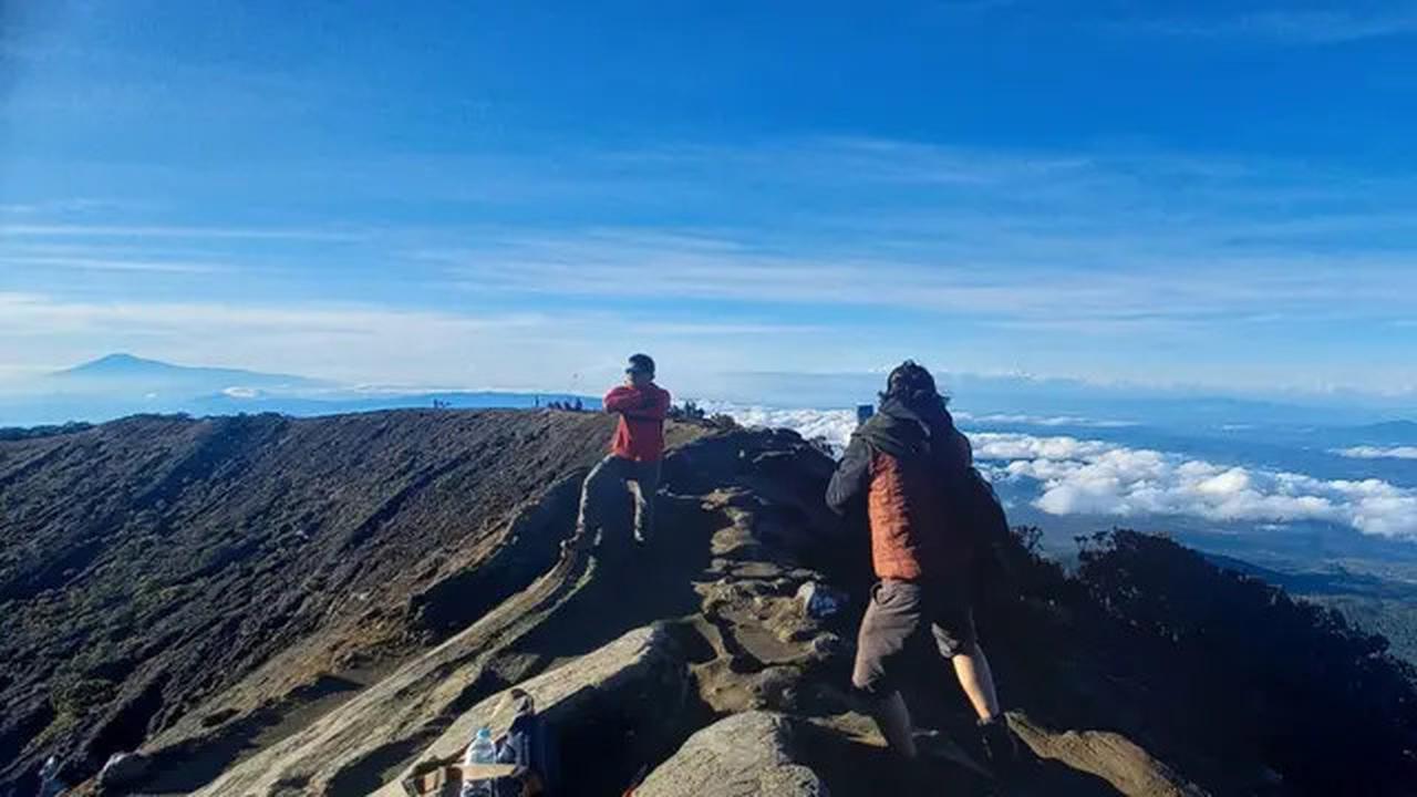 Terekam Alat Pantau, Suara Dentuman Dahsyat dari Meteor Kejutkan Ciremai