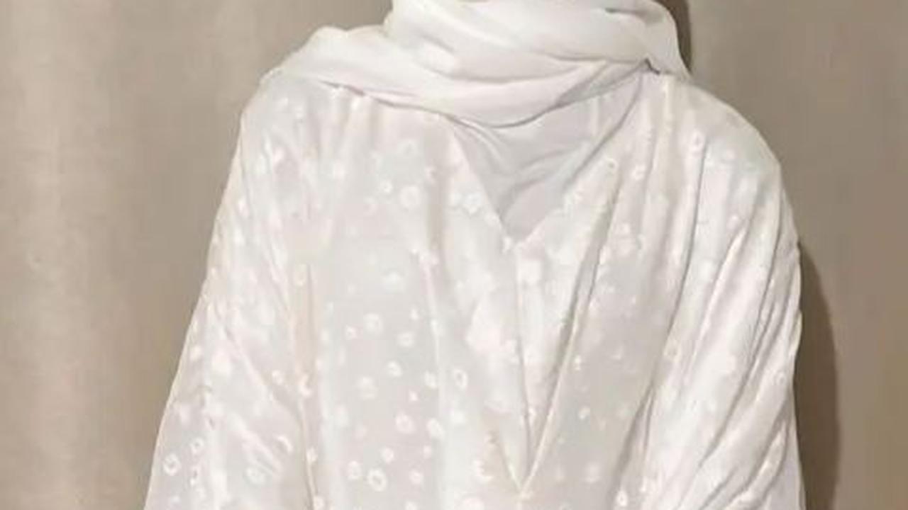 1. Tampil Menawan dengan Busana Muslim Model Kaftan