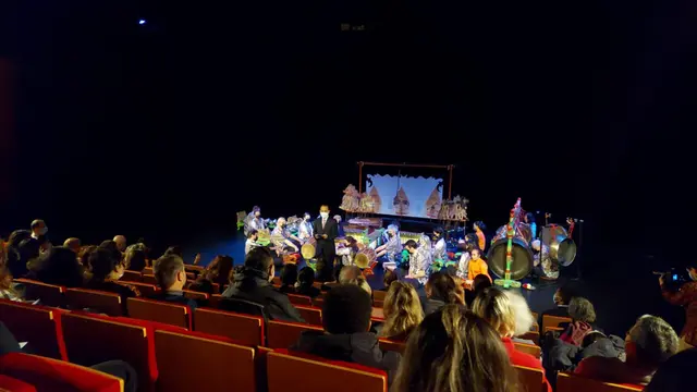 Pementasan wayang kulit dan gamelan