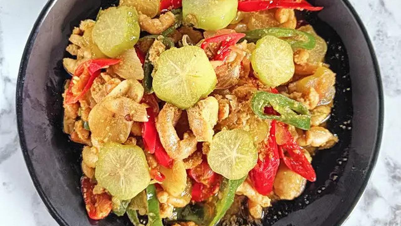 Oseng telur ikan biawan belimbing wuluh