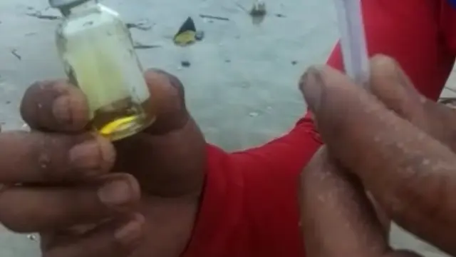 Limbah Medis yang berserakan di Pantai Pulau Merah Banyuwangi (Istimewa)