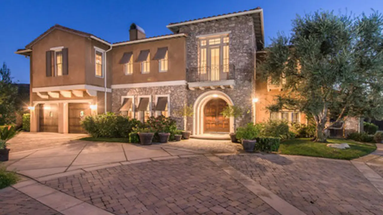 Dibanderol Rp61,8 M, Inilah Interior Rmh Selena Gomez - Rumah.com