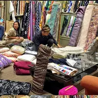 Terus berkarya dan berkarya, itulah yang sedang dilakukan Bella Shofie belakangan ini. Selain sebagai pemeran, Bella juga sedang menjalani usaha. Ia baru saja mengunggah video belanja kain. (Instagram/bellashofie05)