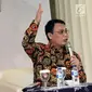 Wakil Ketua MPR dari Fraksi PDIP Ahmad Basarah (kanan) dan Kurator Surat Bersejarah Bonnie Triyana Aryono (kiri), menjadi pembicara dalam acara diskusi "Bicara Sejarah" di Jakarta, Sabtu (17/11). (Liputan6.com/Johan Tallo)