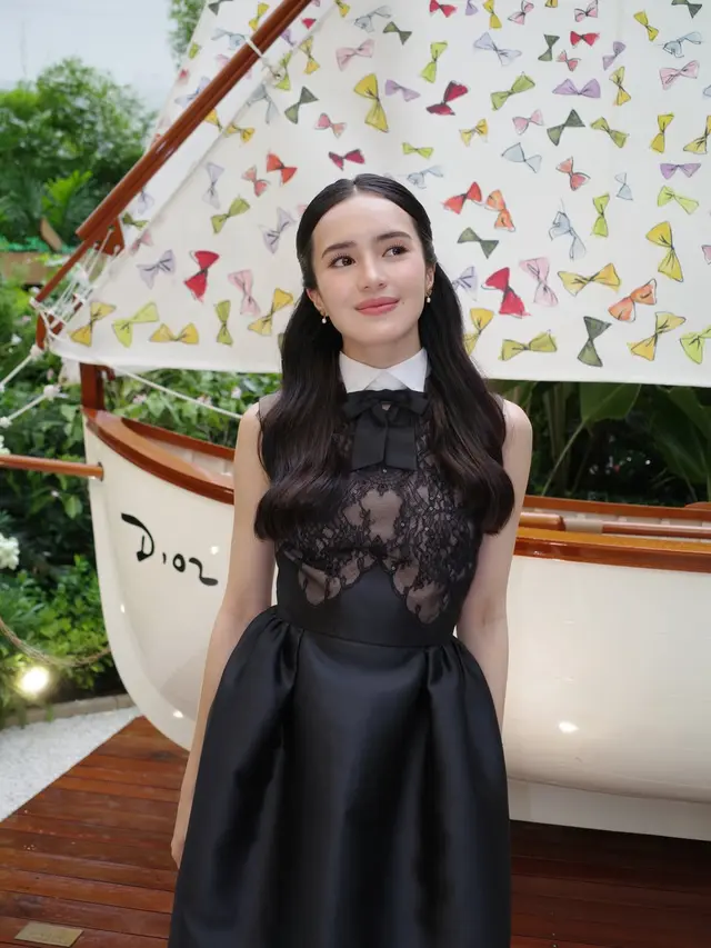 Bak Dior Princess, Pesona Anggun Beby Tsabina Saat Berkunjung ke Dior House Bangkok Curi Perhatian
