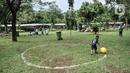 Wisatawan bermain di Taman Margasatwa Ragunan, Jakarta, Jumat (14/5/2021). Pemprov DKI Jakarta pada libur Lebaran 2021 membuka sejumlah tempat wisata, salah satunya Taman Margasatwa Ragunan. (merdeka.com/Iqbal S. Nugroho)