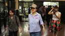 Julia Perez saat tiba Polres Metro Jakarta Selatan, Rabu (8/2). Kehadiran Julia Perez untuk memberikan support terhadap asisten pribadinya, Lucky, yang melaporkan Nikita Mirzani atas kasus dugaan pengeroyokan. (Liputan6.com/Herman Zakharia)