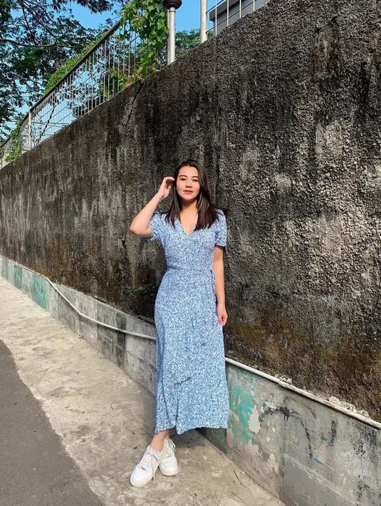 Tampil manis, Aliyah Massaid kenakan flowy dress [instagram/aaliyah.massaid]