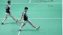 Marcus Gideon gagal mengembalikan kok ke arah Fajar Alfian/Rian Ardianto pada semifinal Indonesia Open 2018 di Istora Senayan, Jakarta, (7/6/2018). Kevin/Marcus menang 21-13, 21-10. (Bola.com/Nick Hanoatubun)
