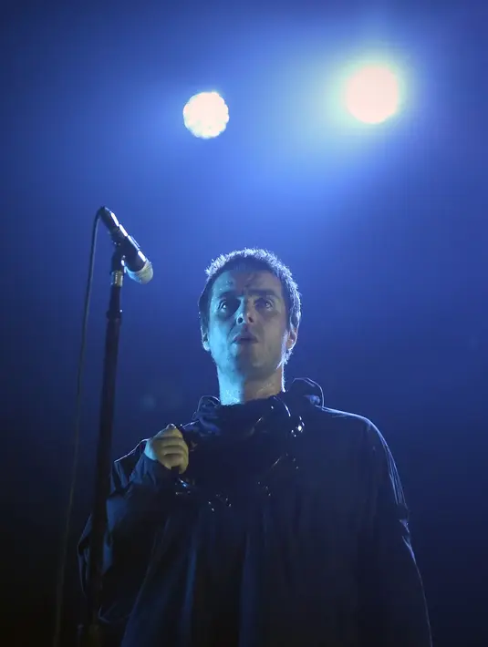 Terakhir, ia pun menutup konsernya dengan hits Oasis yang berjudul Wonderwall. Penonton pun kompak dan antusias mendendangkan lagu itu. (Bambang E. Ros/Bintang.com)