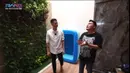 Disamping dapur dengan sekat kaca, ada area terbuka yang dihiasi dengan vertical garden. Menurut Merry, ruangan ini akan direnovasi menjadi musala. [Youtube/Rans Entertainment]