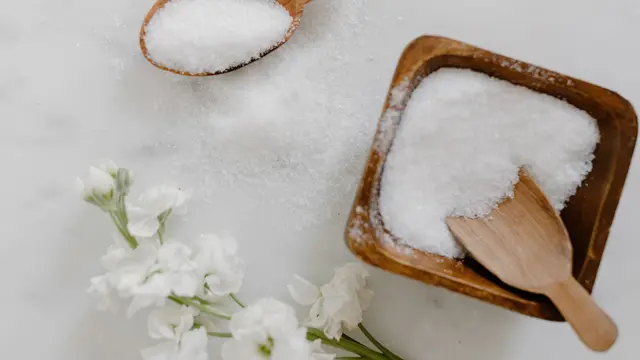 Kenali Perbedaan Garam Kasar dan Garam Halus dan Manfaatnya untuk Masakan di Rumah