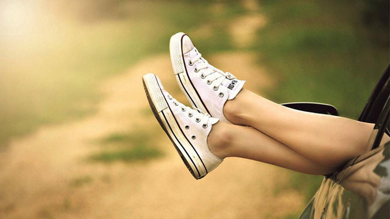 Sepatu Sobek Ini Dihargai Rp 19 Juta, Minat?