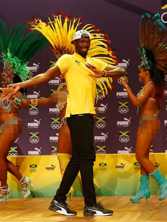Senyum Usain Bolt saat menari samba saat konferensi pers cabang atletik Olimpiade Rio 2016 di Brasil, (8/8). Bolt pernah mencatatkan waktu 9,58 detik dan 19,19 detik yang diciptakannya pada Kejuaraan Atletik Dunia 2009. (REUTERS/Nacho Doce)