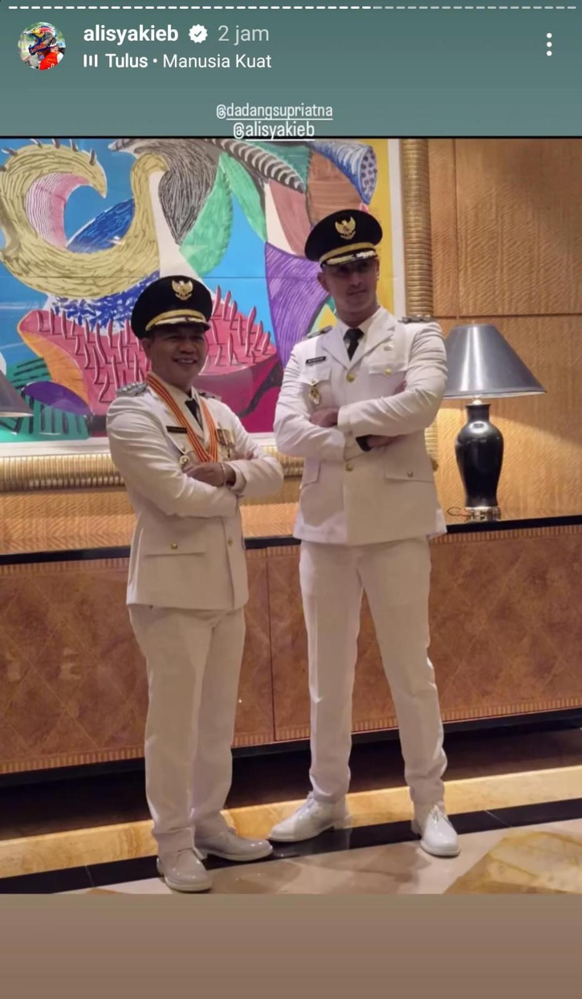 Potret Ali Syakieb Pakai Seragam PDU saat Pelantikan, Margin Resmi Jadi Istri Wakil Bupati