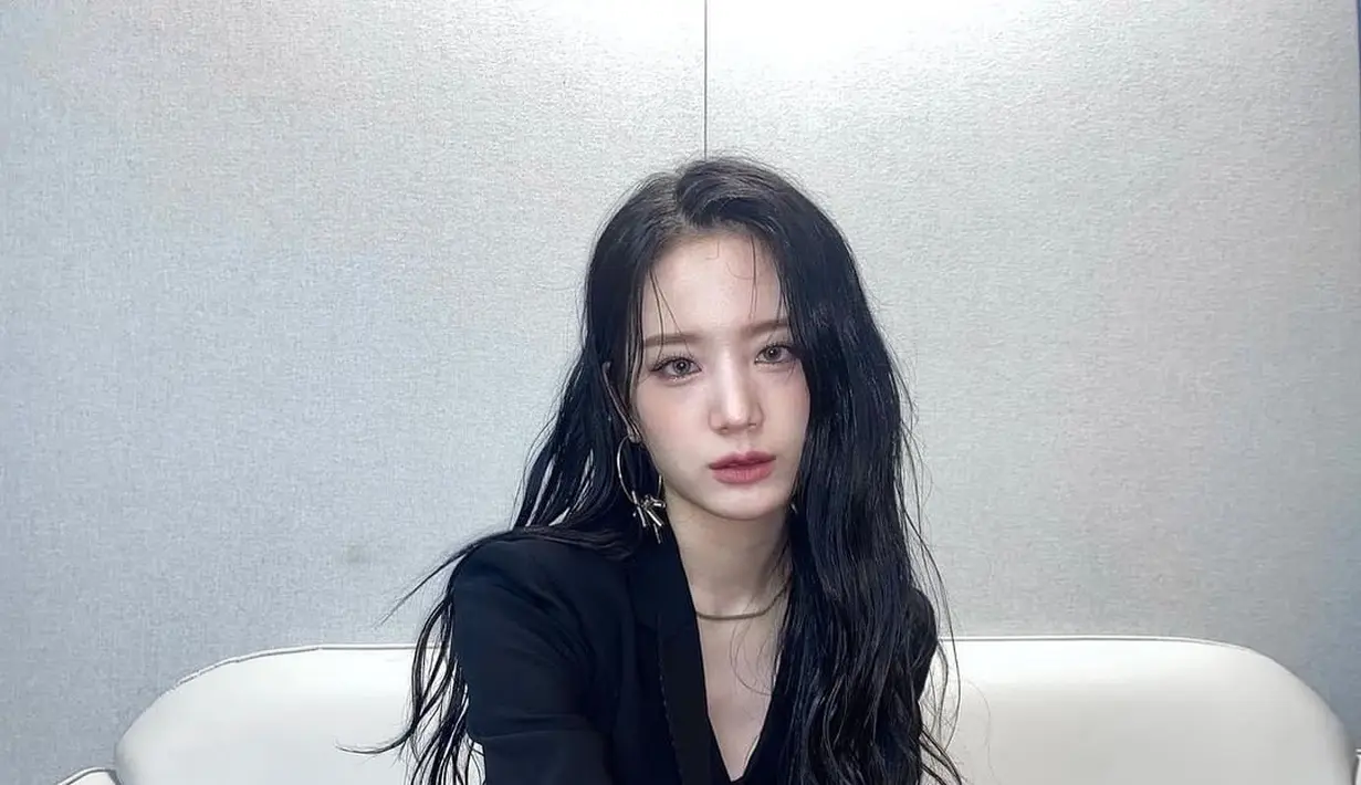<p>Mini album fromis_9 berjudul &lsquo;from our Memento Box&rdquo; merupakan promosi terakhir bersama Jang Gyuri sebelum keluar dari girl group fromis_9. (FOTO: instagram.com/gyurious_j/)</p>