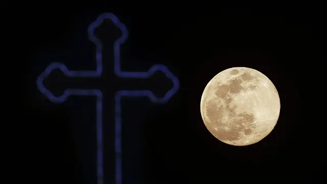 FOTO: Melihat Keindahan Supermoon Terbesar di Tahun 2020