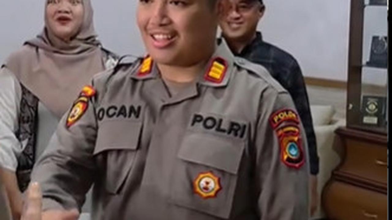 Keren Ocan Anak Disabilitas Berpakaian Polisi Pangkat AKP Diajak Jalan-jalan oleh Jenderal Polisi di Polda
