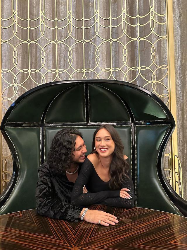 6 Potret Giorgino Abraham Ucapkan Ultah untuk Yasmin Napper, Unggah Foto Bahagia