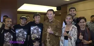 Mendukung perfilman Indonesia, Ahok ikut hadir dalam acara nonton bareng Comic 8: Casino Kings Part 2. Merasa terhibur, Ahok dan anaknya tertawa selama menonton film ini. 