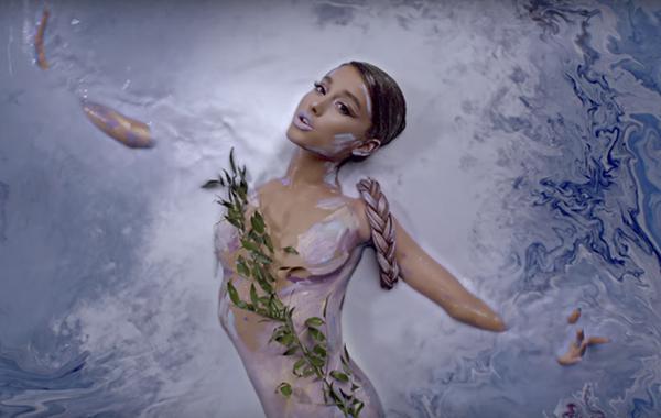 Video Musik Ariana Grande, God Is A Woman.