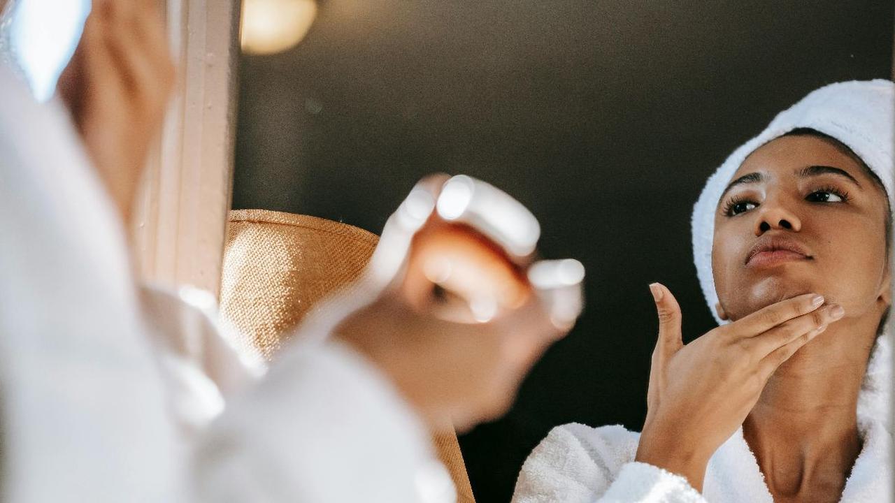 Apa Pentingnya Menggunakan Skincare untuk Wanita 40 Tahun ke Atas?