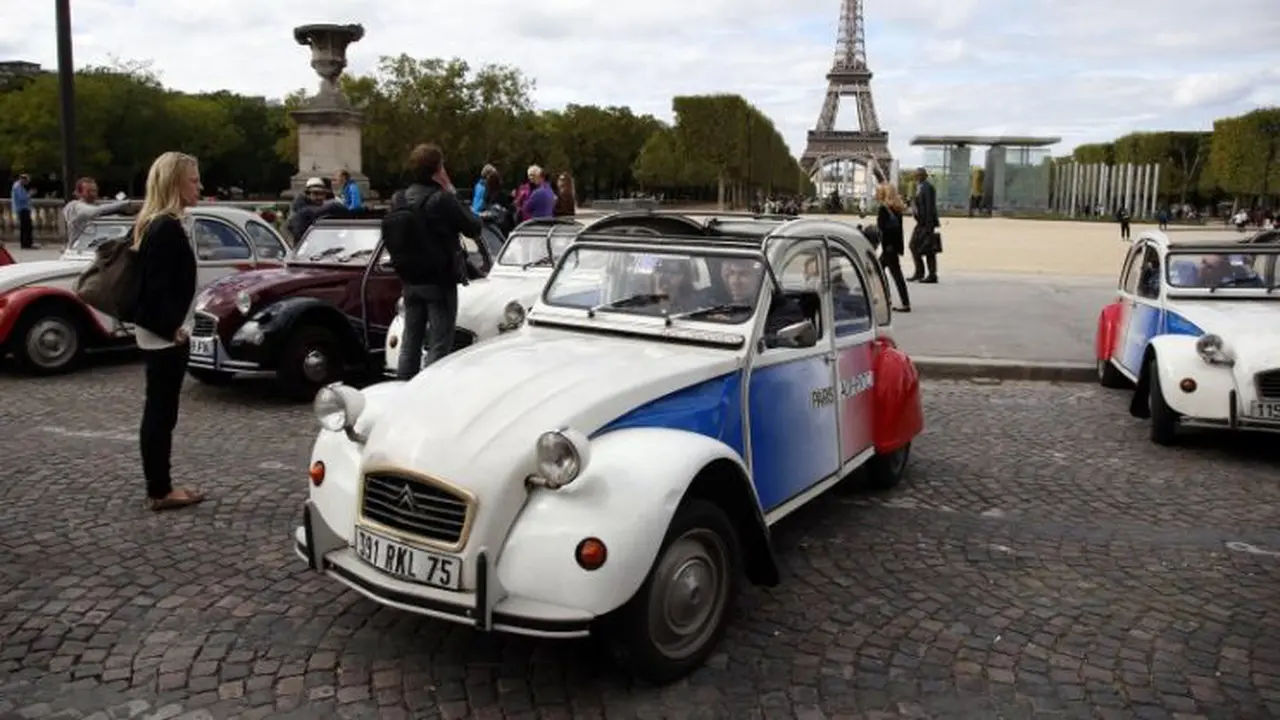 Mobil Tua