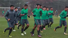 Pemain Timnas Indonesia U-19 melakoni sesi latihan di Paju, Korea Selatan, Jumat (11/3). Latihan ini jelang laga ketiga Grup F kualifikasi Piala Asia U-19 2018 melawan Korea Selatan di Paju Public Stadium, Paju, Sabtu (12/3). (Liputan6.com/Dok PSSI)