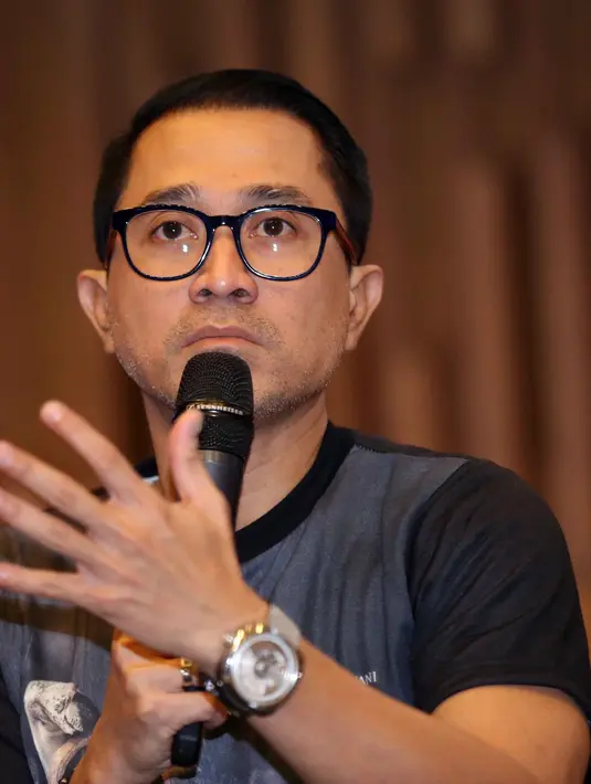 "Kesempatan itu lebih baik. Karena kita bisa semakin punya warna, belajar segala hal bukan hanya dari segi akting. Jadi suatu saat kita harus lakukan hal yang berbeda," papar Lukman. (Nurwahyunan/Bintang.com)