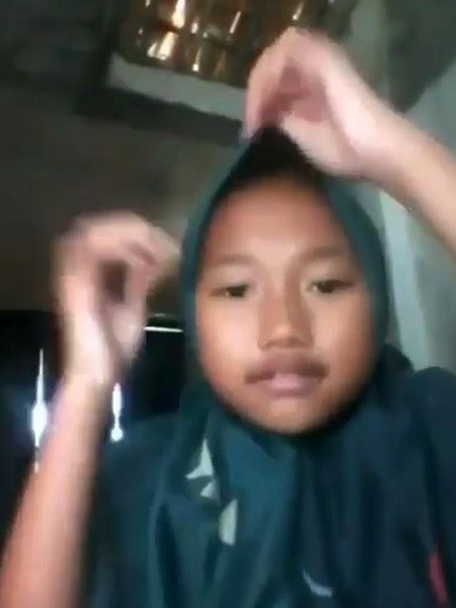 tutorial hijab dengan karet (foto: instagram @awreceh.id)