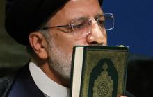 FOTO: Kutuk Pembakaran Kitab Suci, Presiden Iran Angkat dan Cium Alquran di Sidang Umum PBB