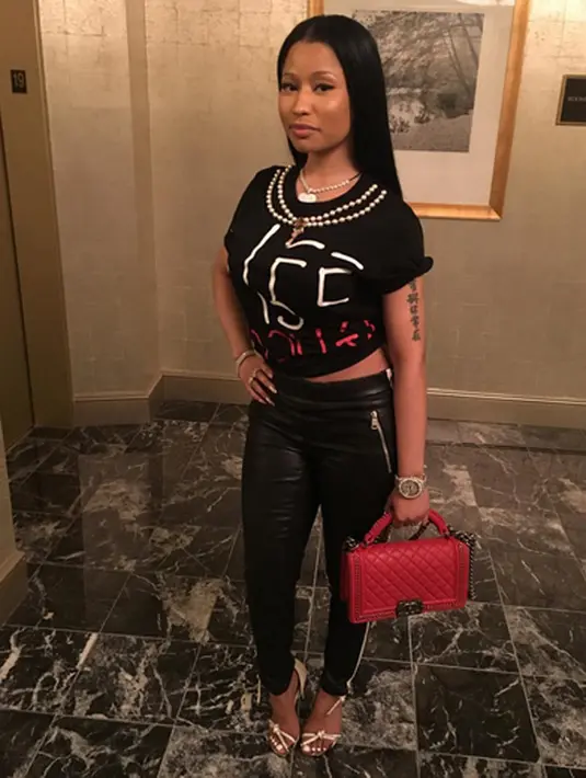 Masuk dan menang dalam kategori Top Artist in Music Today, Drake berhasil mengalahkan musisi lain seperti Justin Bieber, The Weeknd, Beyonce, dan Rihana. (Instagram/nickyminaj)